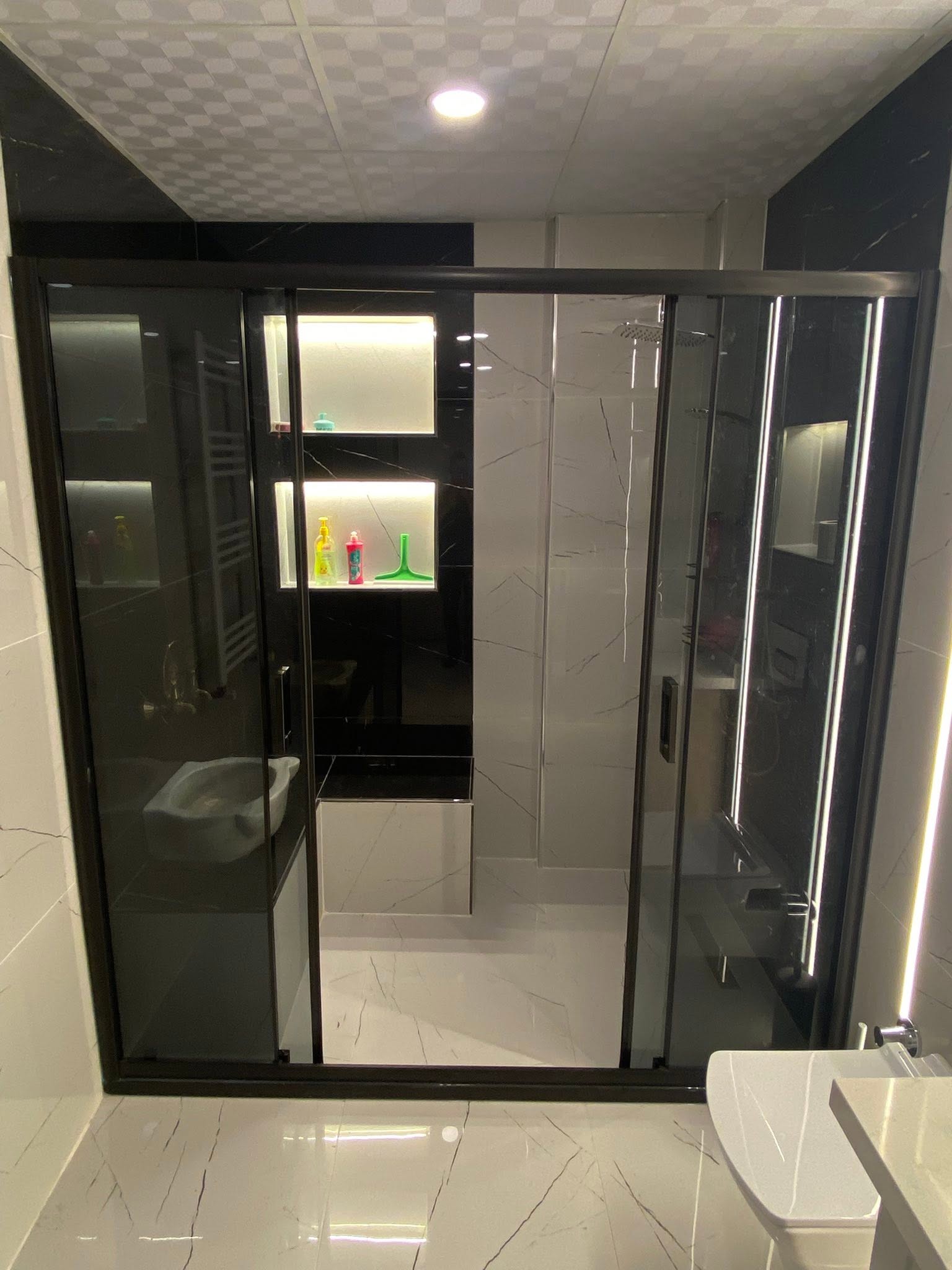 Lavabo Alti Gider Açma ekipmanlı çalışma